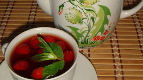 клубничный чай