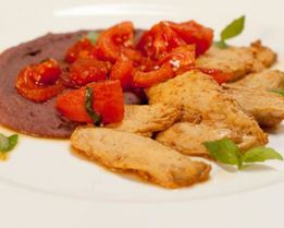 Курица с чайным соусом и пюре из фасоли