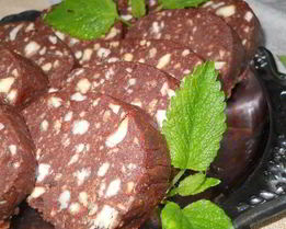 Вкусная чайная колбаска из печенья