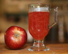 Яблочно-смородиновый чай с медом и корицей