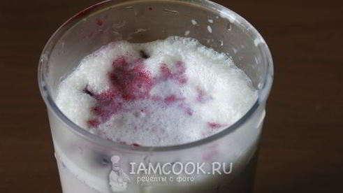 чернично-ежевичный коктейль