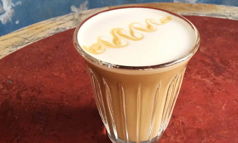 Рецепт кофе с молоком, гречишным медом и ванильной солью