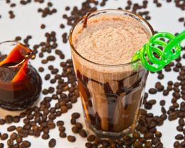 Кофе с шоколадным соусом