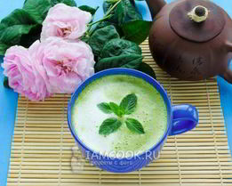 Латте с чаем маття и белым шоколадом