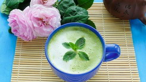 латте с чаем маття и белым шоколадом