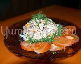 Коктейль морской в сметане с луком