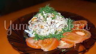 Коктейль морской в сметане с луком