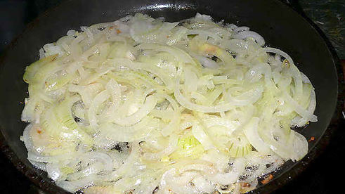 коктейль морской в сметане с луком