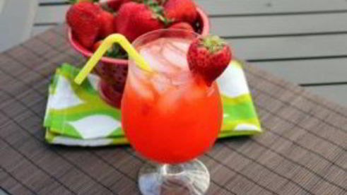 клубничный лимонад