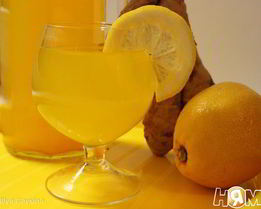 Напиток с имбирем, лимоном и куркумой