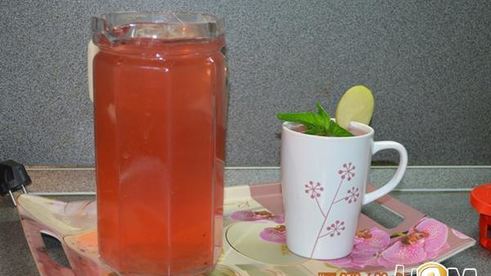 напиток с мелиссой и крыжовником