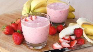 Бананово-клубничный смузи с сиропом Гренадин