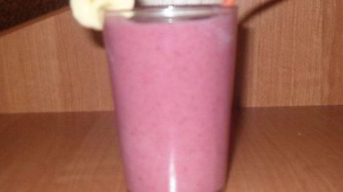 бананово-малиновый смузи