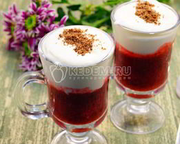 Брусничный смузи со сливками