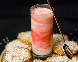 Морковное печенье с бананово-клубничным смузи