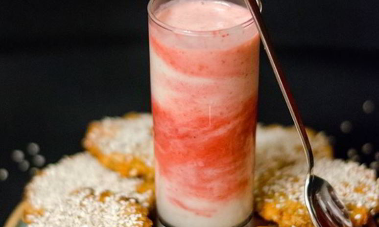 Рецепт морковного печенья с бананово-клубничным смузи