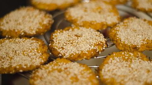 морковное печенье с бананово-клубничным смузи