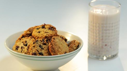 печенье фитнес и овсяный смузи с клюквой