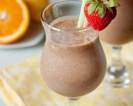 Шоколадно-банановый смузи с арахисовой пастой