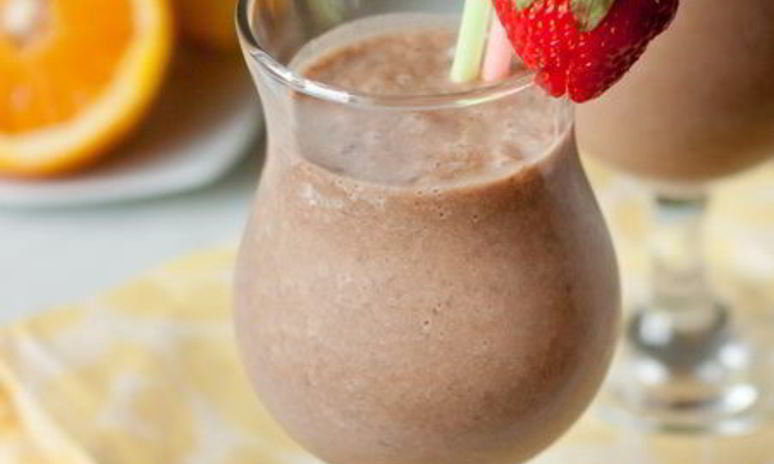 Рецепт шоколадна-бананового смузи с арахисовой пастой