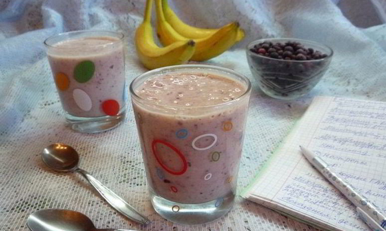 Рецепт смузей из черной смородины и банана