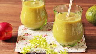 Смузи с авокадо и сельдереем