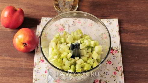 смузи с авокадо и сельдереем