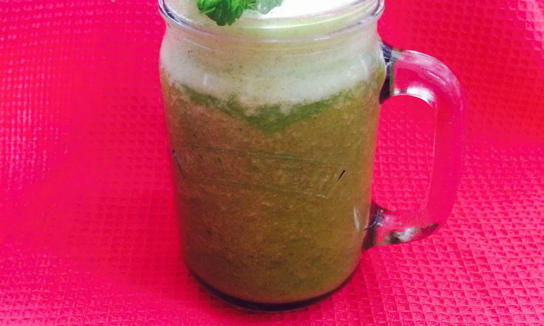 Рецепт смузи с дыней, манго, щавелем и базиликом