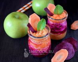 Смузи со свеклой, морковью и яблоком
