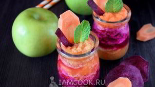 Смузи со свеклой, морковью и яблоком