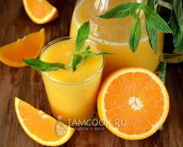 Тропический смузи с консервированным манго и ананасом