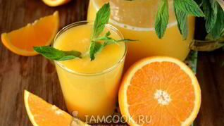 Тропический смузи с консервированным манго и ананасом