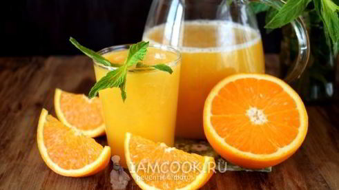 тропический смузи с консервированным манго и ананасом