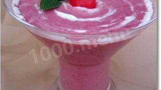 Вишневый смузи с йогуртом и овсяными хлопьями