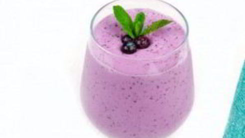 ягодный смузи черничный маффин