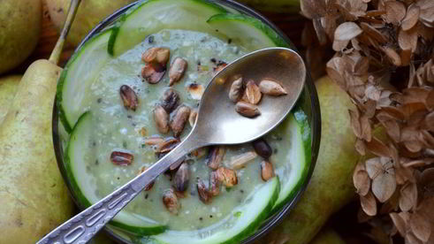 зеленый смузи с киви и огурцом