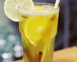 Согревающий пунш с имбирем и лимонным сорго