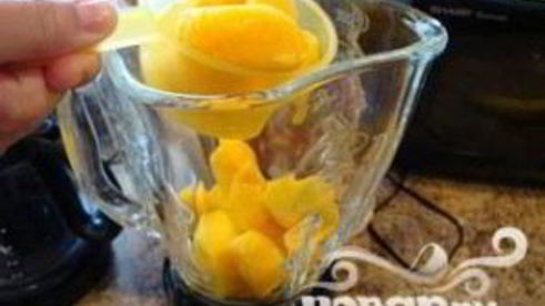 витаминный напиток из тропических фруктов