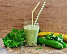 Зеленый коктейль на греческом йогурте