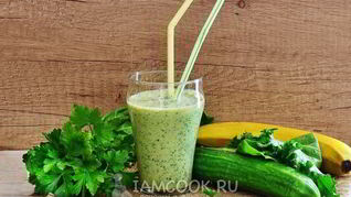 Зеленый коктейль на греческом йогурте
