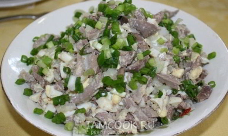 Рецепт еврейского салата с куриными потрошками и яйцами