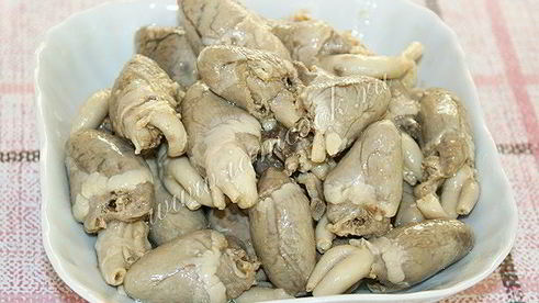 еврейский салат с куриными потрошками и яйцами