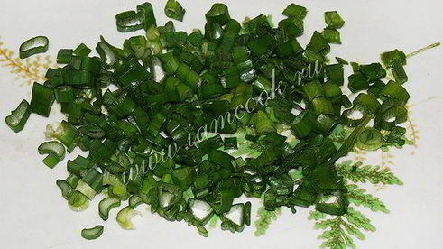 еврейский салат с куриными потрошками и яйцами