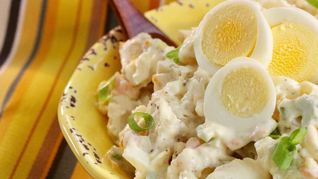 Американский салат из картофеля и яиц