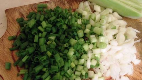 горячий картофельный салат с острым соусом