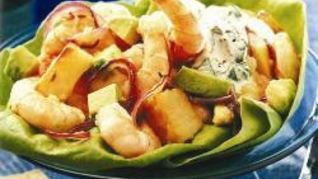 Картофельный салат с авокадо и креветками