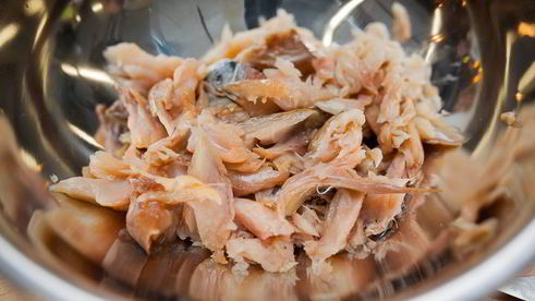 картофельный салат с копченой рыбой