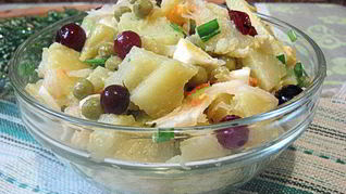 Картофельный салат с квашенной капустой