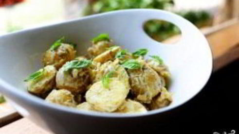 картофельный салат с лимоном и базиликом