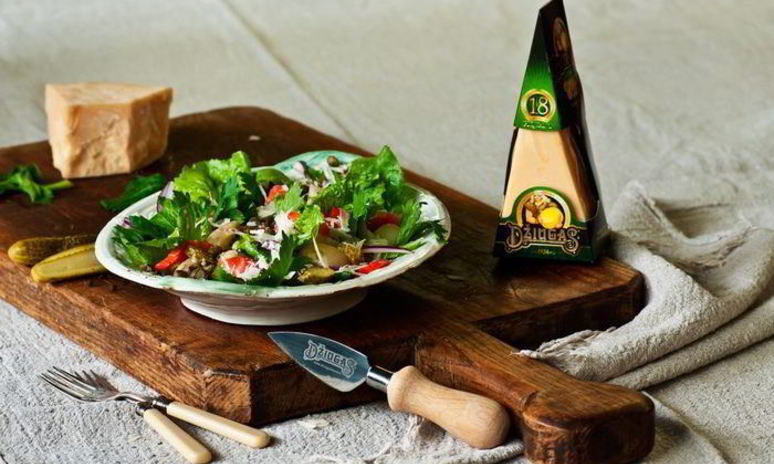 Рецепт картофельного салата с лососем и сыром джюгас